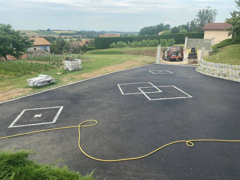 Réalisation de formes en pavés pour une cour de maison à Brignais